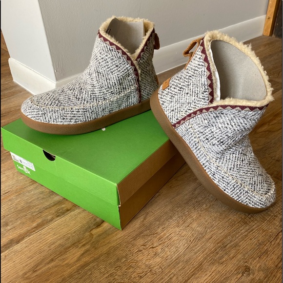 Sanuk Shoes - Sanuk Cush N’ Blaze Sweater Boot Size 8 NWT